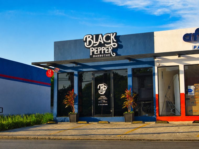 Fachada de Black Pepper Barbecue en Cd. Madero